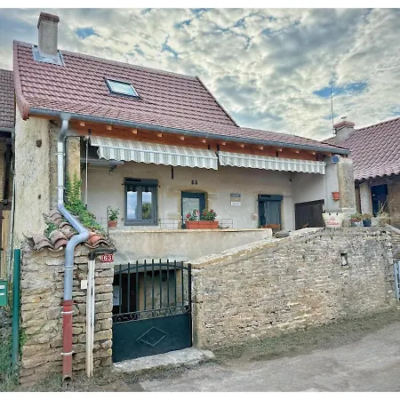 Semesterbostad Charming Renovated Stone House 10 Minutes From Cluny