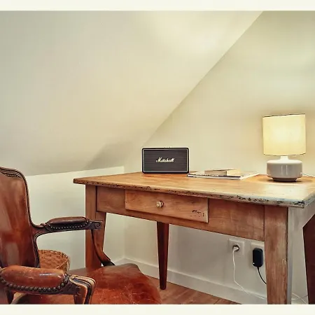 Semesterbostad Charming Renovated Stone House 10 Minutes From Cluny