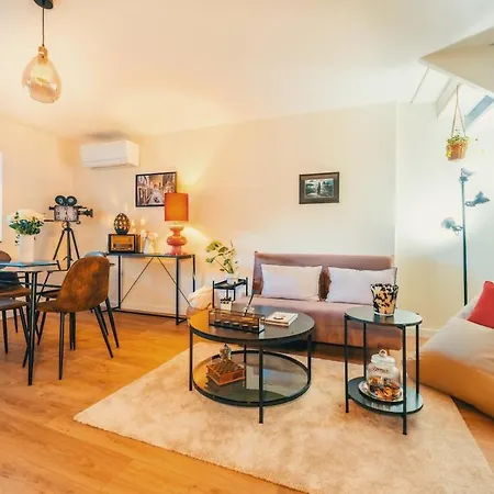 Semesterbostad Charming Renovated Stone House 10 Minutes From Cluny Riotord